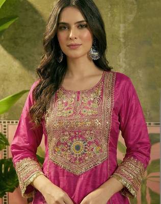 Pink embroidered french crepe kurta palazzo set with organza silk dupatta 2