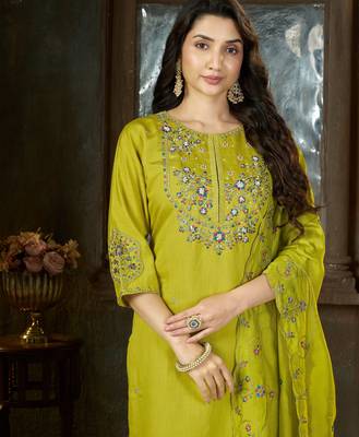 Green floral embroidered silk kurti pent dupatta set for women 3