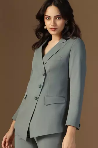 Tailored-fit single breasted blazer