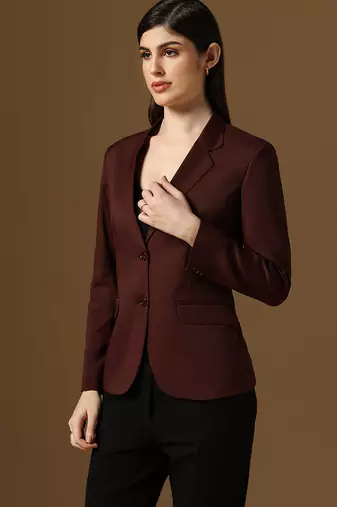 Maroon notched label blazer