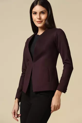 Women maroon single breasted blazer
