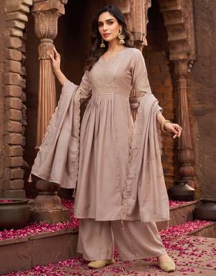Cream silk blend embroidered kurta pant set with chanderi cotton dupatta 1