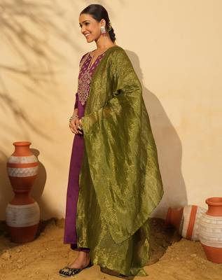 Wine silk slub embroidered kurta pant set with viscose zari dupatta 2