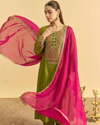 Green vichitra silk blend embroidered flared kurta pant with dupatta set 2