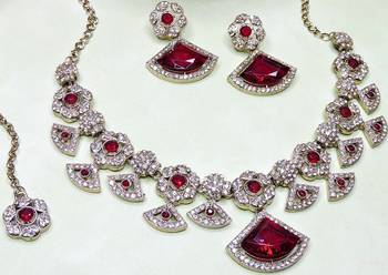 Maroon yellow gold premium designer american diamond and stone work necklace set 3