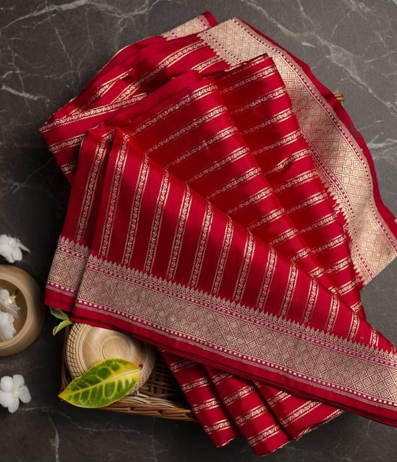 Red silk blend jacuard work festival saree with unstitched blouse piece