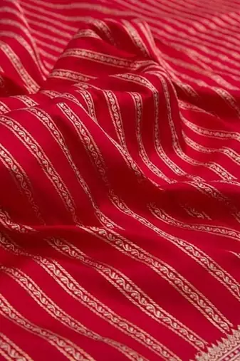 Red silk blend jacuard work festival saree with unstitched blouse piece