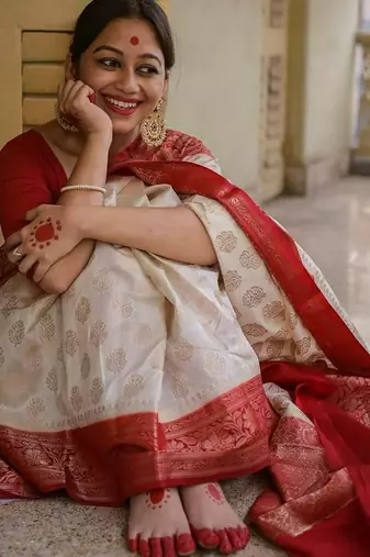 Off white red silk blend jacuard work festival saree with unstitched blouse piece