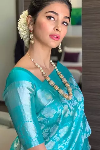 Sky blue silk blend jacuard work festival saree with unstitched blouse piece