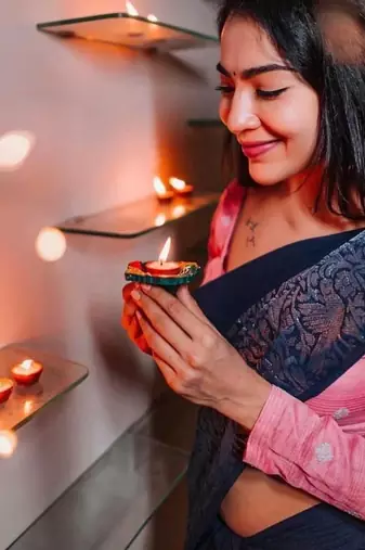 Blue pink silk blend jacuard work festival saree with unstitched blouse piece