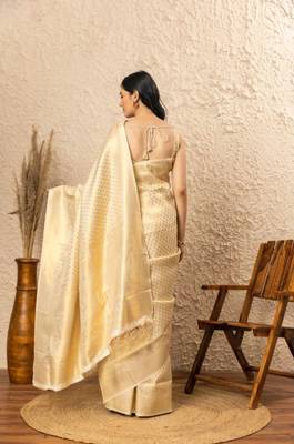 Off white silk blend jacuard work festival saree with unstitched blouse piece 2