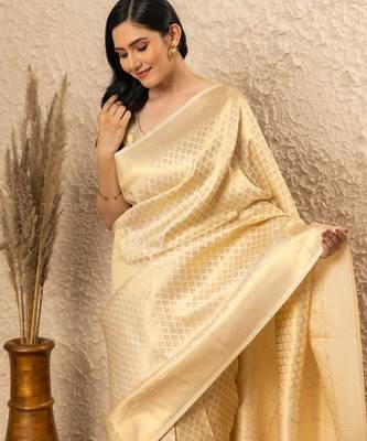 Off white silk blend jacuard work festival saree with unstitched blouse piece 5