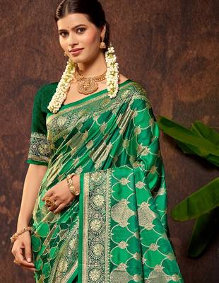 smart and ethnic emerald green color silk blend fabric woven designer ethnic rich looks saree 2