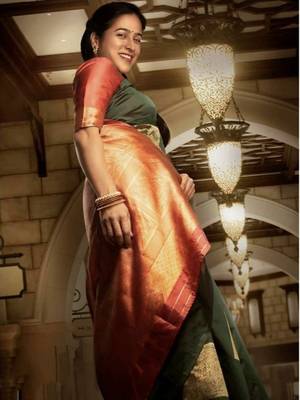 Green red silk blend jacuard work festival saree with unstitched blouse piece 3