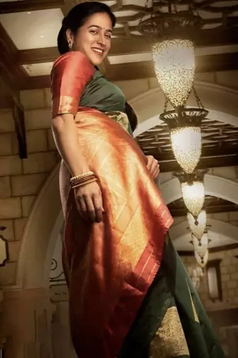 Green red silk blend jacuard work festival saree with unstitched blouse piece