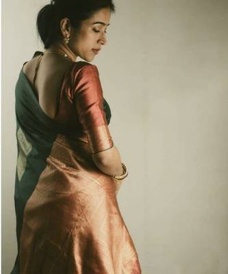 Green red silk blend jacuard work festival saree with unstitched blouse piece 4