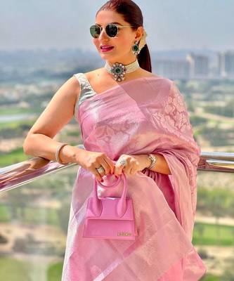Baby pink silk blend jacuard work festival saree with unstitched blouse piece 3