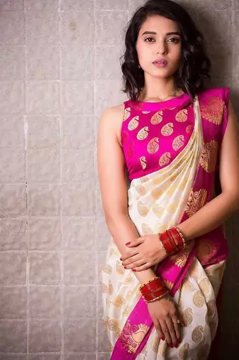 Off white pink silk blend jacuard work festival saree with unstitched blouse piece