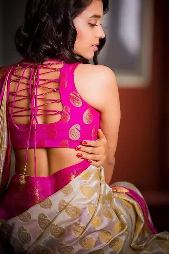 Off white pink silk blend jacuard work festival saree with unstitched blouse piece