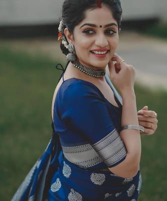 Blue  silk blend jacuard work festival saree with unstitched blouse piece 4