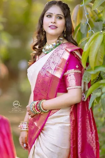 Off white pink  silk blend jacuard work festival saree with unstitched blouse piece