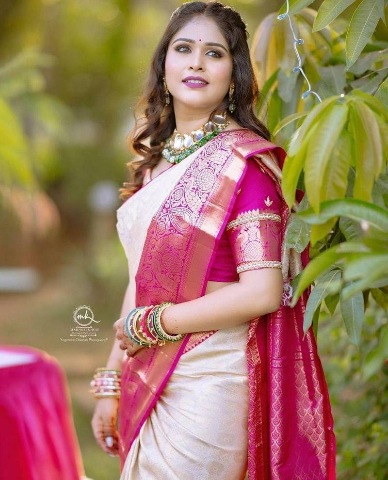 Off white pink  silk blend jacuard work festival saree with unstitched blouse piece