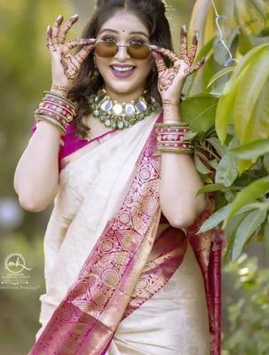 Off white pink  silk blend jacuard work festival saree with unstitched blouse piece 5