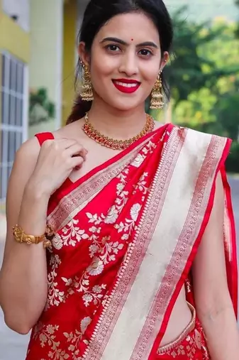 Red  silk blend jacuard work festival saree with unstitched blouse piece