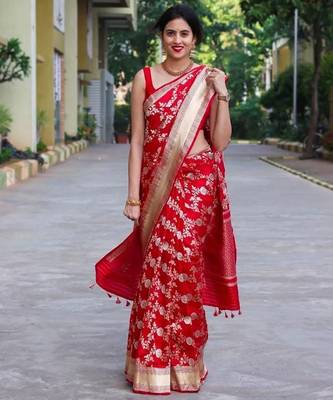 Red  silk blend jacuard work festival saree with unstitched blouse piece 2