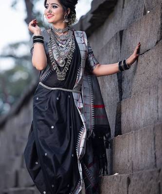 Black  silk blend jacuard work festival saree with unstitched blouse piece 2