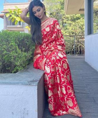 Red  silk blend jacuard work festival saree with unstitched blouse piece 2