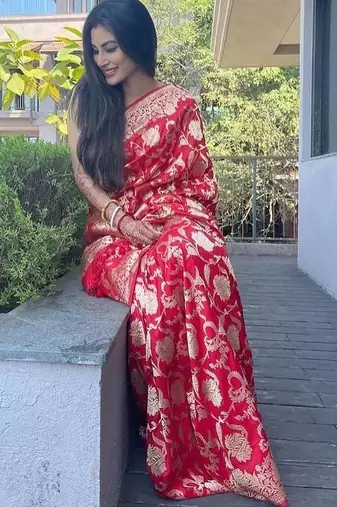 Red  silk blend jacuard work festival saree with unstitched blouse piece