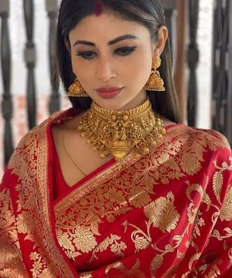 Red  silk blend jacuard work festival saree with unstitched blouse piece 4