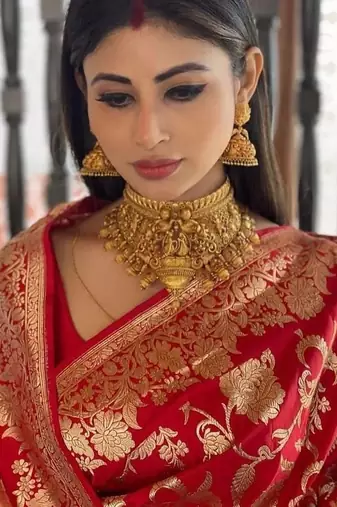 Red  silk blend jacuard work festival saree with unstitched blouse piece