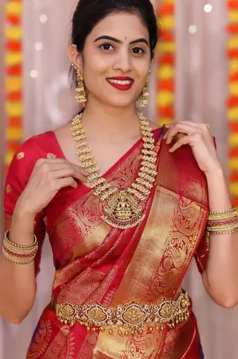 Red  silk blend jacuard work festival saree with unstitched blouse piece