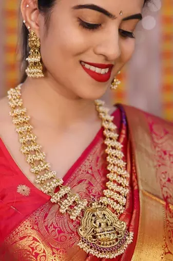 Red  silk blend jacuard work festival saree with unstitched blouse piece
