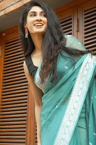 Rama  linen jacuard work festival saree with unstitched blouse piece