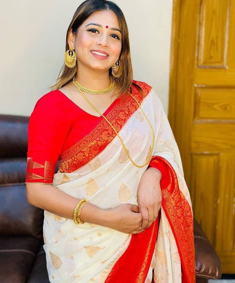 White red  silk blend jacuard work festival saree with unstitched blouse piece