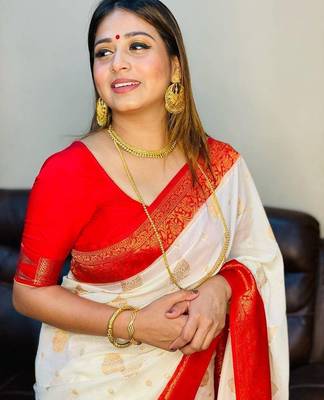 White red  silk blend jacuard work festival saree with unstitched blouse piece 4