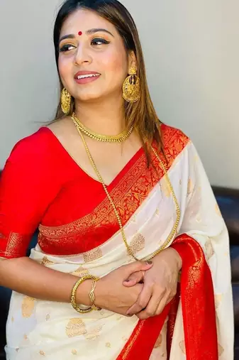 White red  silk blend jacuard work festival saree with unstitched blouse piece