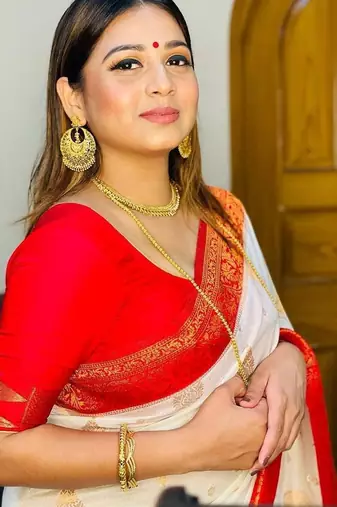 White red  silk blend jacuard work festival saree with unstitched blouse piece