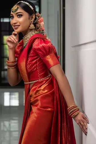 Red silk blend jacuard work festival saree with unstitched blouse piece