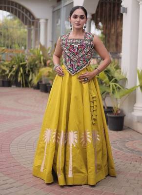 Roman Lehenga Choli Set With Kutchi Embroidery And Gota Work 1