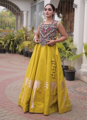 Roman Lehenga Choli Set With Kutchi Embroidery And Gota Work 3