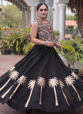 Roman Silk Lehenga Top Set With Pan Patti Gota And Mirror Lace 2