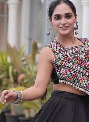 Roman Silk Lehenga Top Set With Pan Patti Gota And Mirror Lace 4