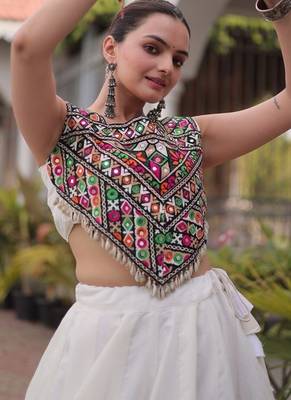 Roman Silk Lehenga Top Set With Pan Patti Gota And Mirror Lace 3