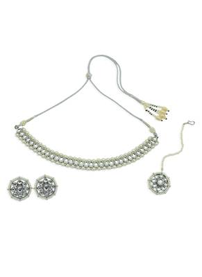 Creative circle shape and pearls kundan stone silver plated necklace set with maang tikka 3
