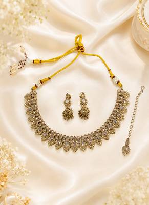 Glimmery round and oval shape brown kundan stone mehandi gold plated choker set 2