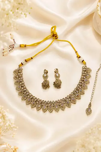 Glimmery round and oval shape brown kundan stone mehandi gold plated choker set